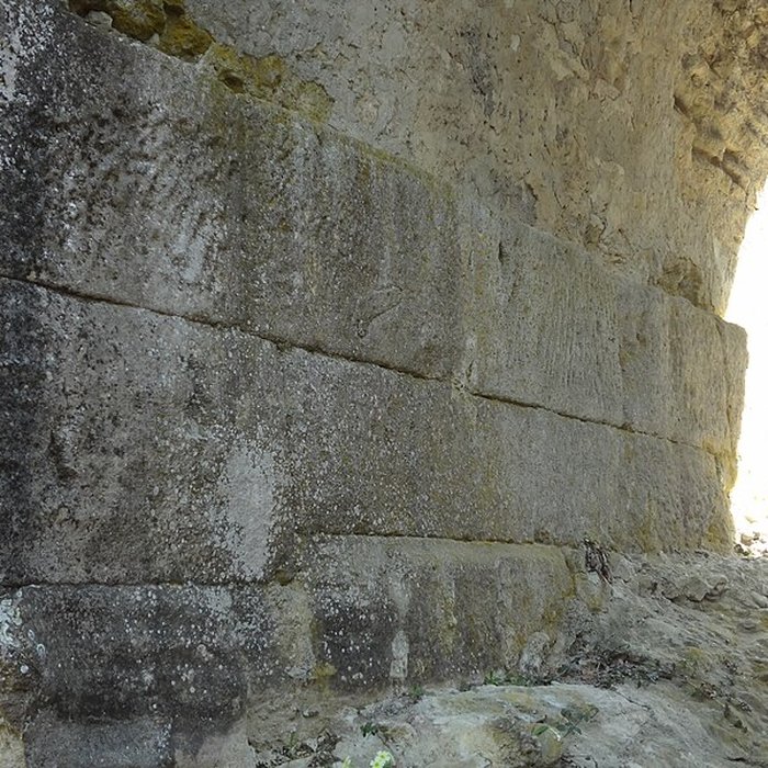 Photo de Pont ancien sur le ravin du Buès, dit Pont romain également sur commune de Ganagobie