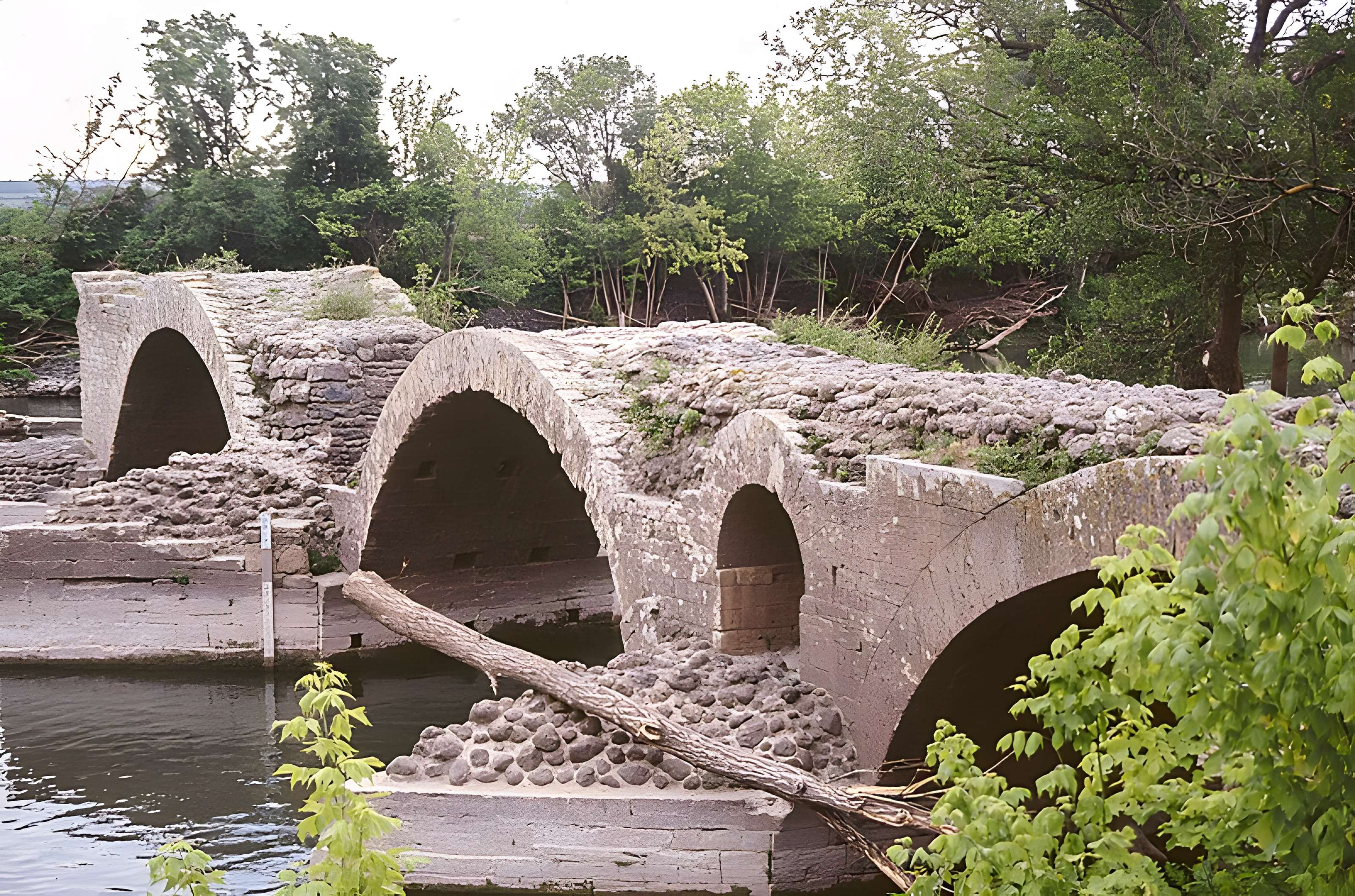Pont romain de Saint-Thibéry