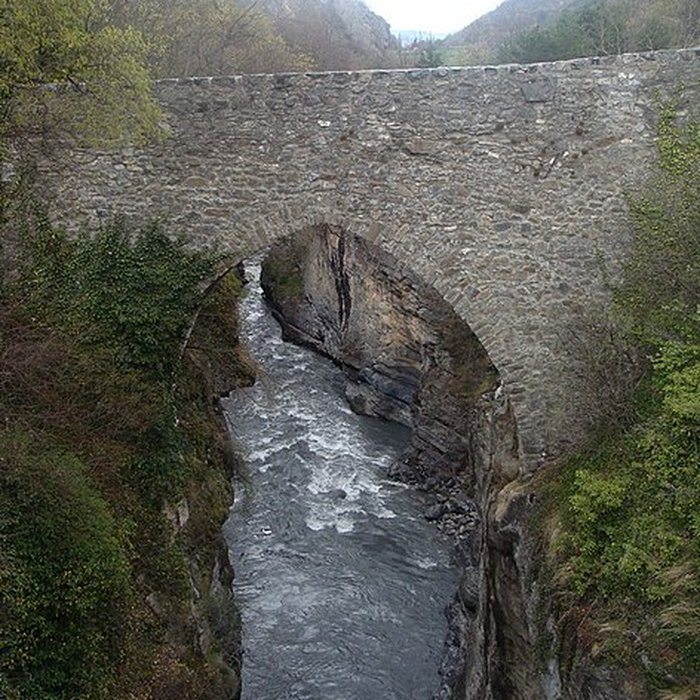 Photo de Pont ancien du Lauzet dit pont romain sur lUbaye