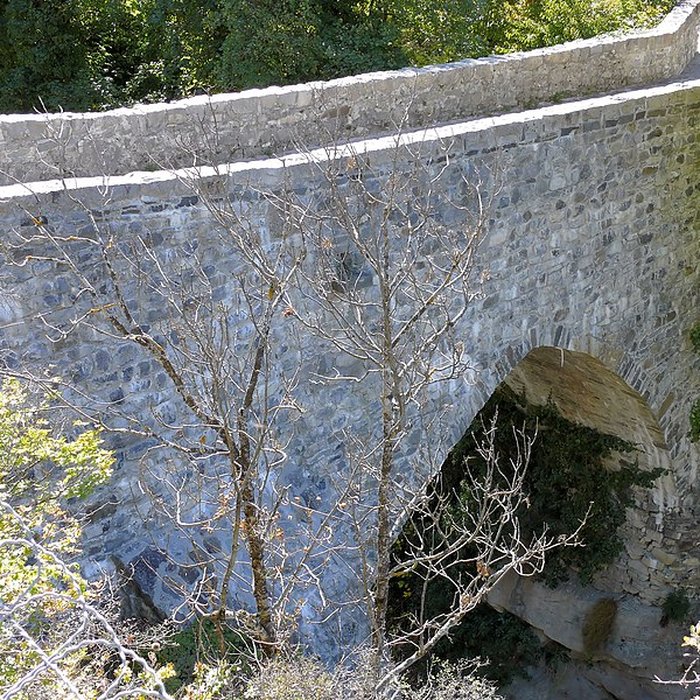 Photo de Pont ancien du Lauzet dit pont romain sur lUbaye