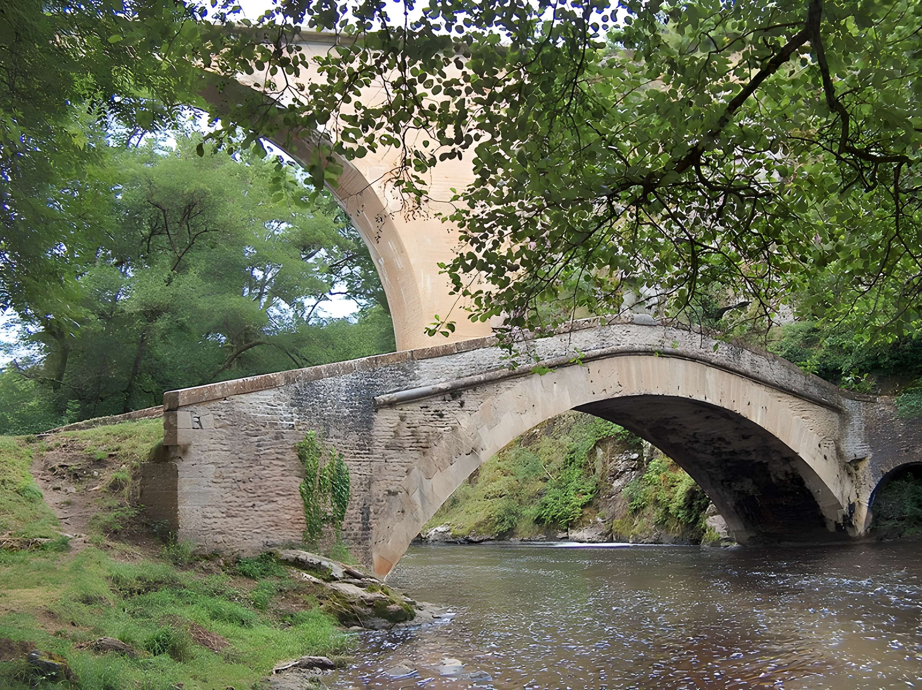 Pont sur la Cure de Pierre-Perthuis