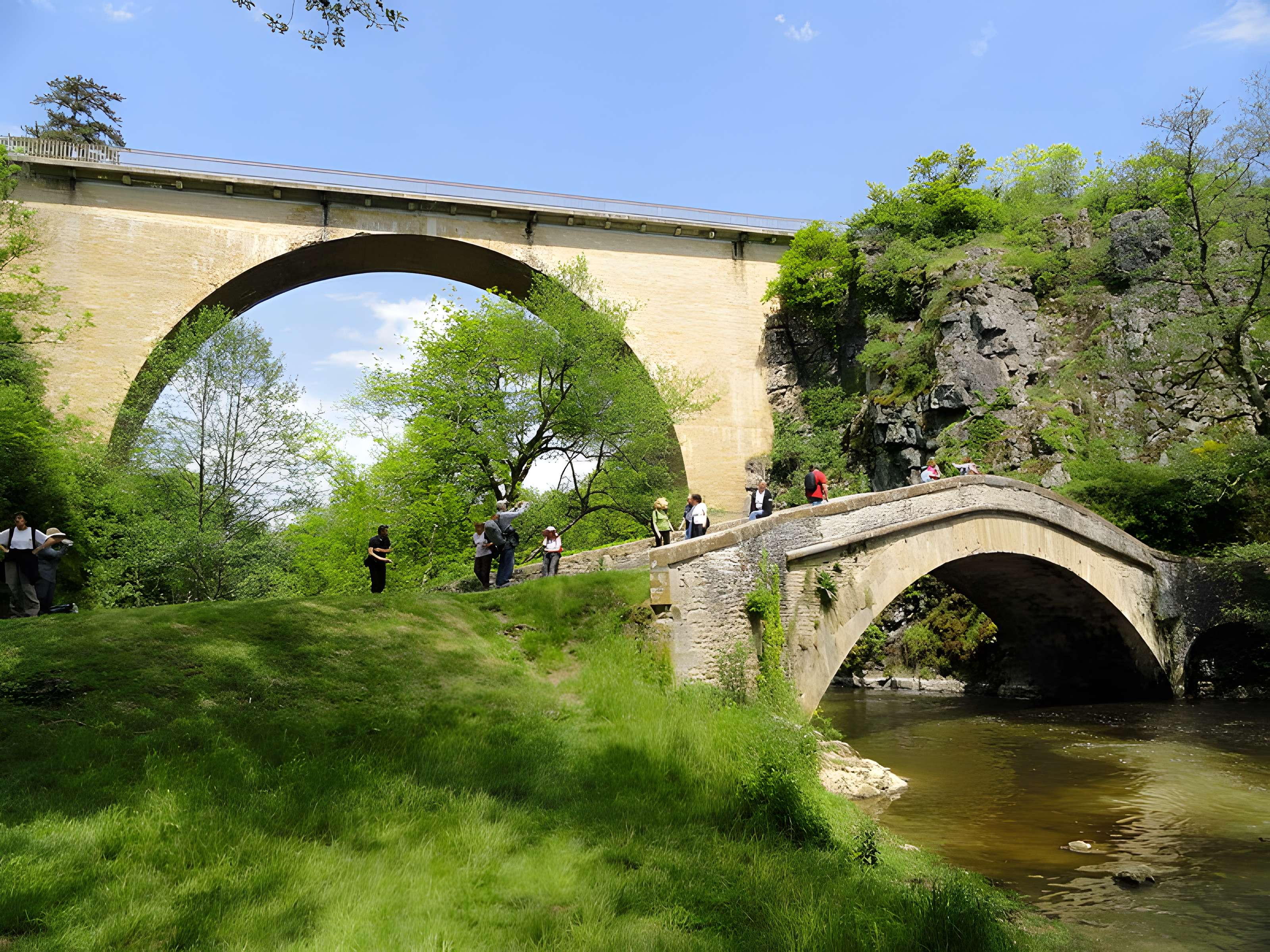 Pont sur la Cure de Pierre-Perthuis