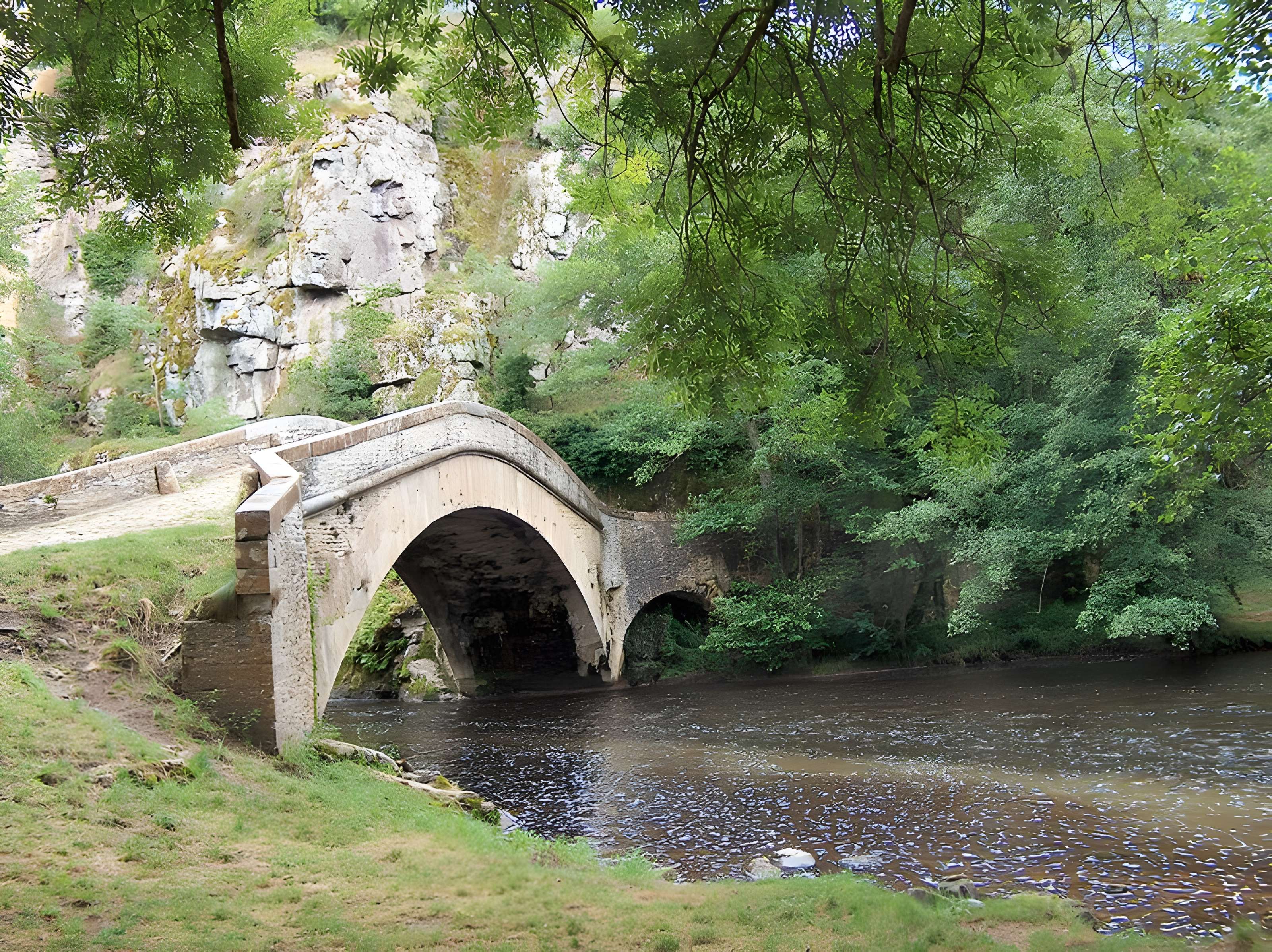 Pont sur la Cure de Pierre-Perthuis