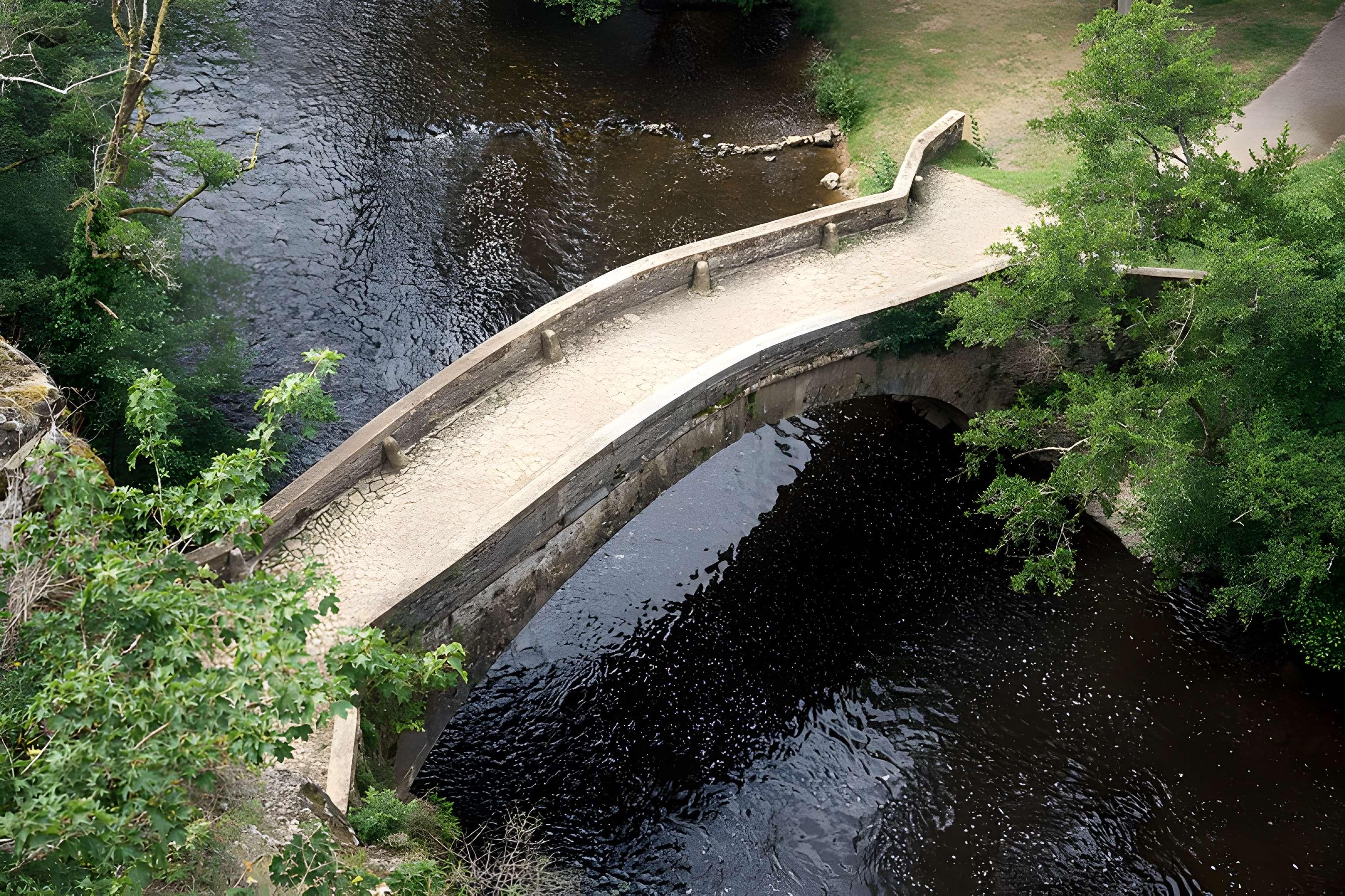 Pont sur la Cure de Pierre-Perthuis