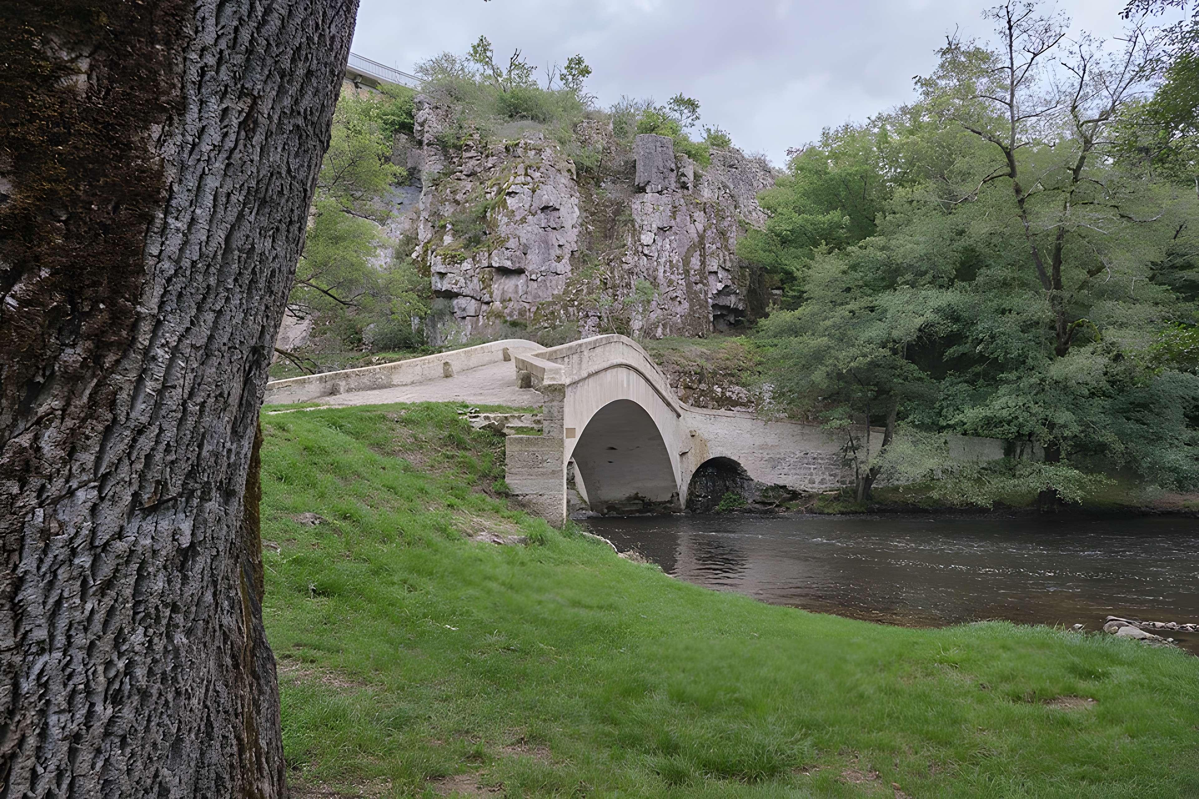 Pont sur la Cure de Pierre-Perthuis