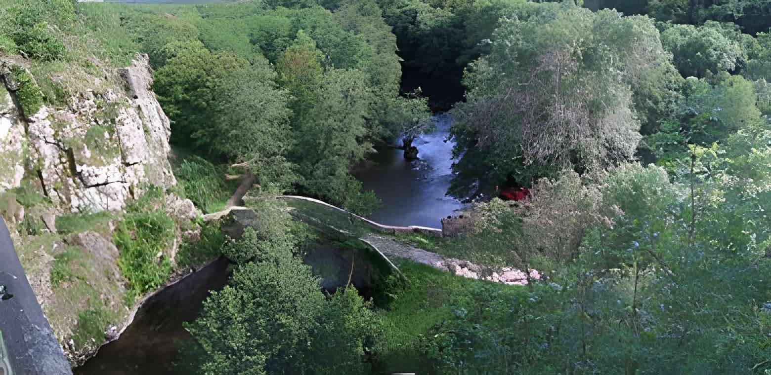 Pont sur la Cure de Pierre-Perthuis 