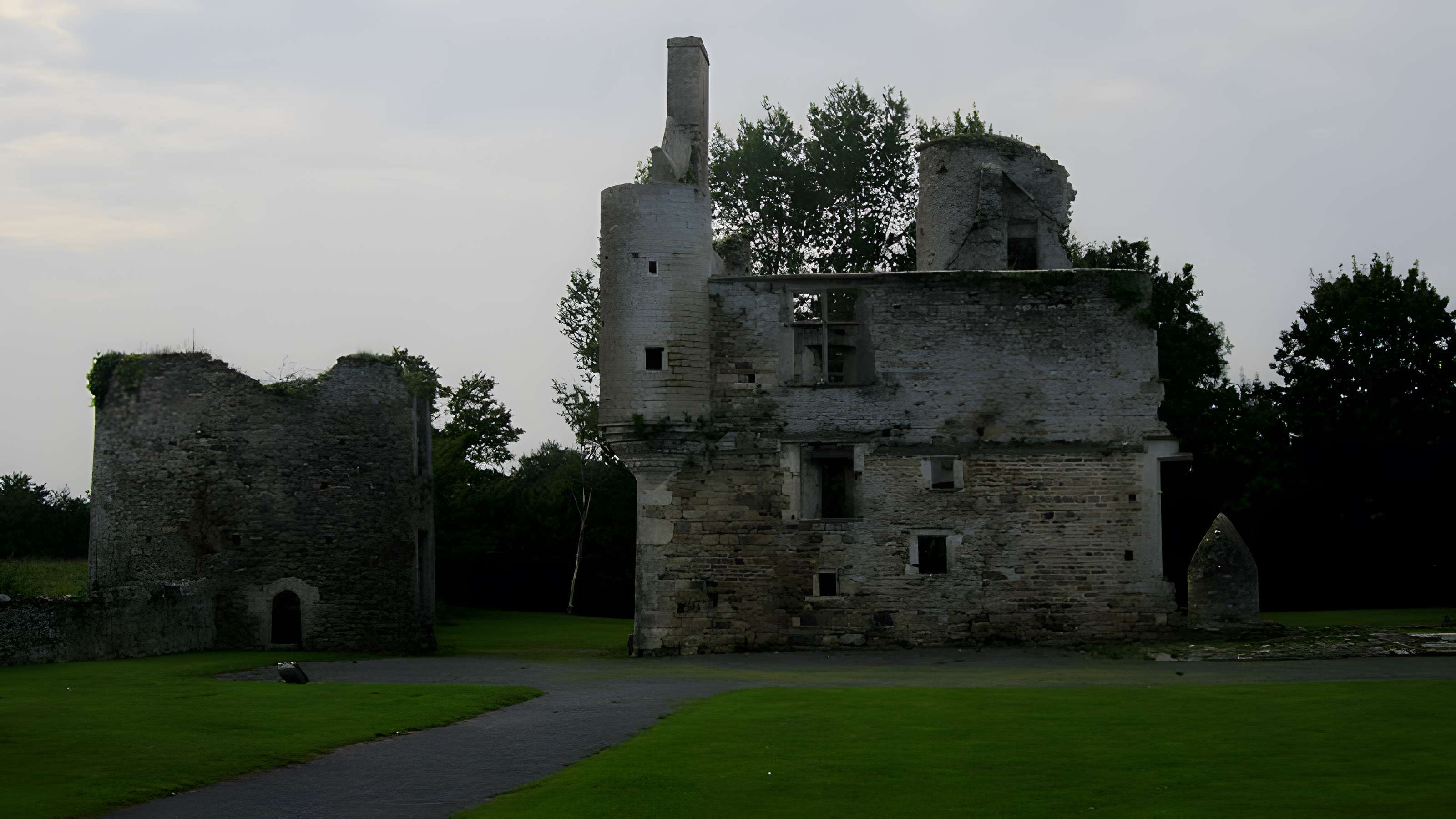 Ensemble des ruines du château de Montfort