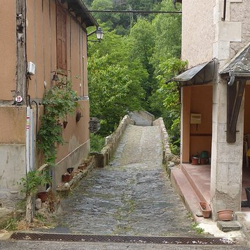 Pont sur le Dourdou à Conques