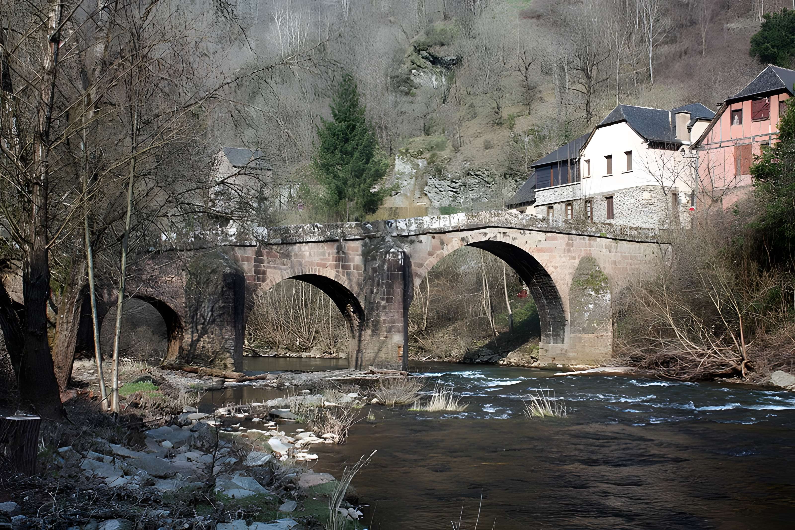 Pont sur le Dourdou à Conques