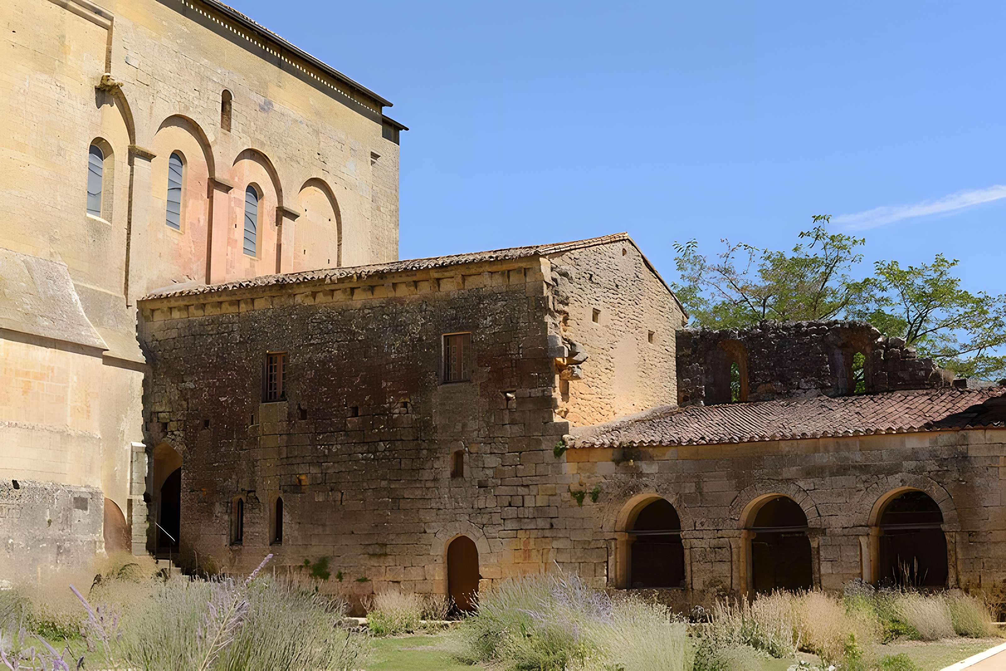 Ancienne Abbaye de Saint-Avit-Sénieur