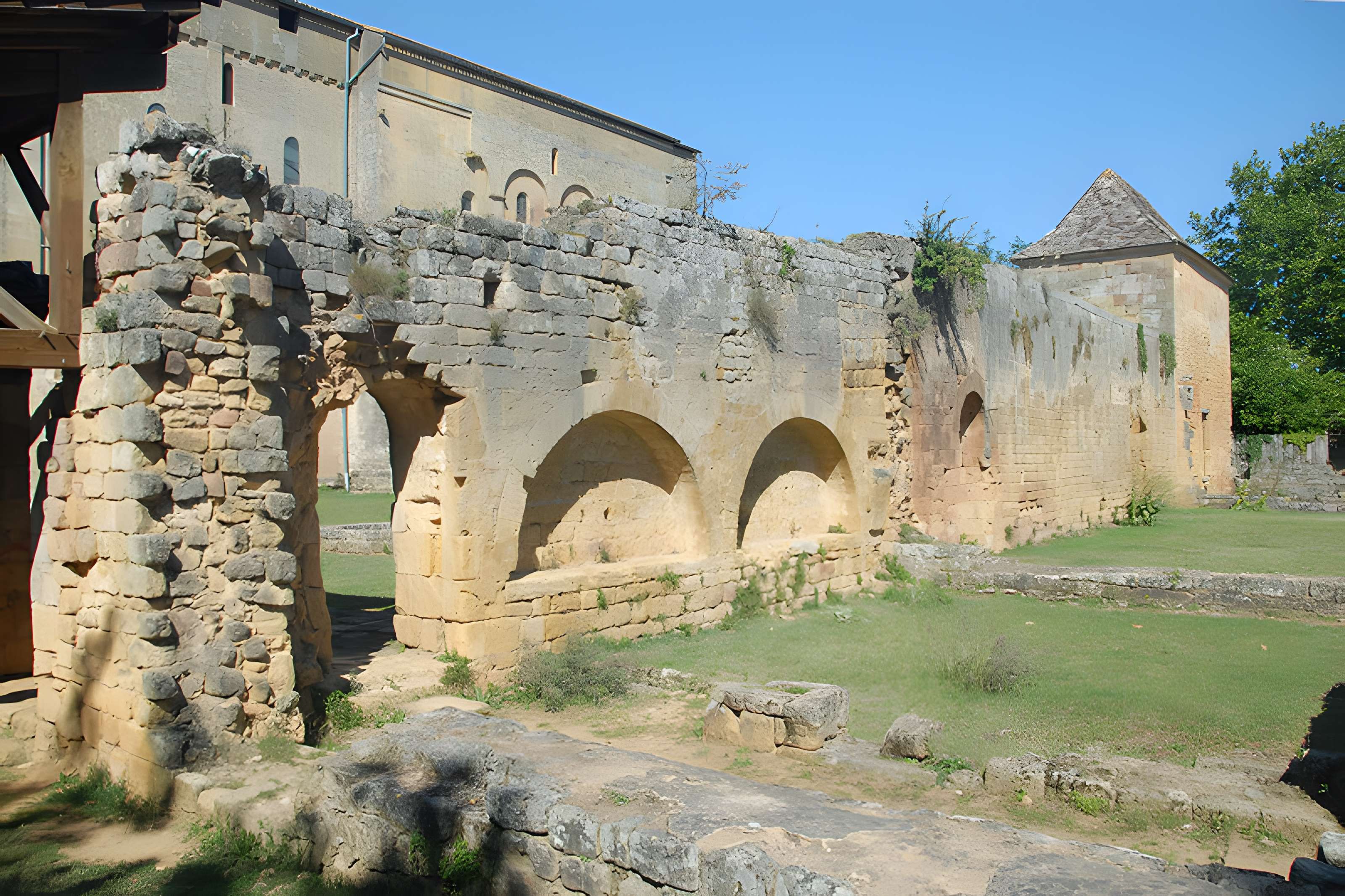 Ancienne Abbaye de Saint-Avit-Sénieur