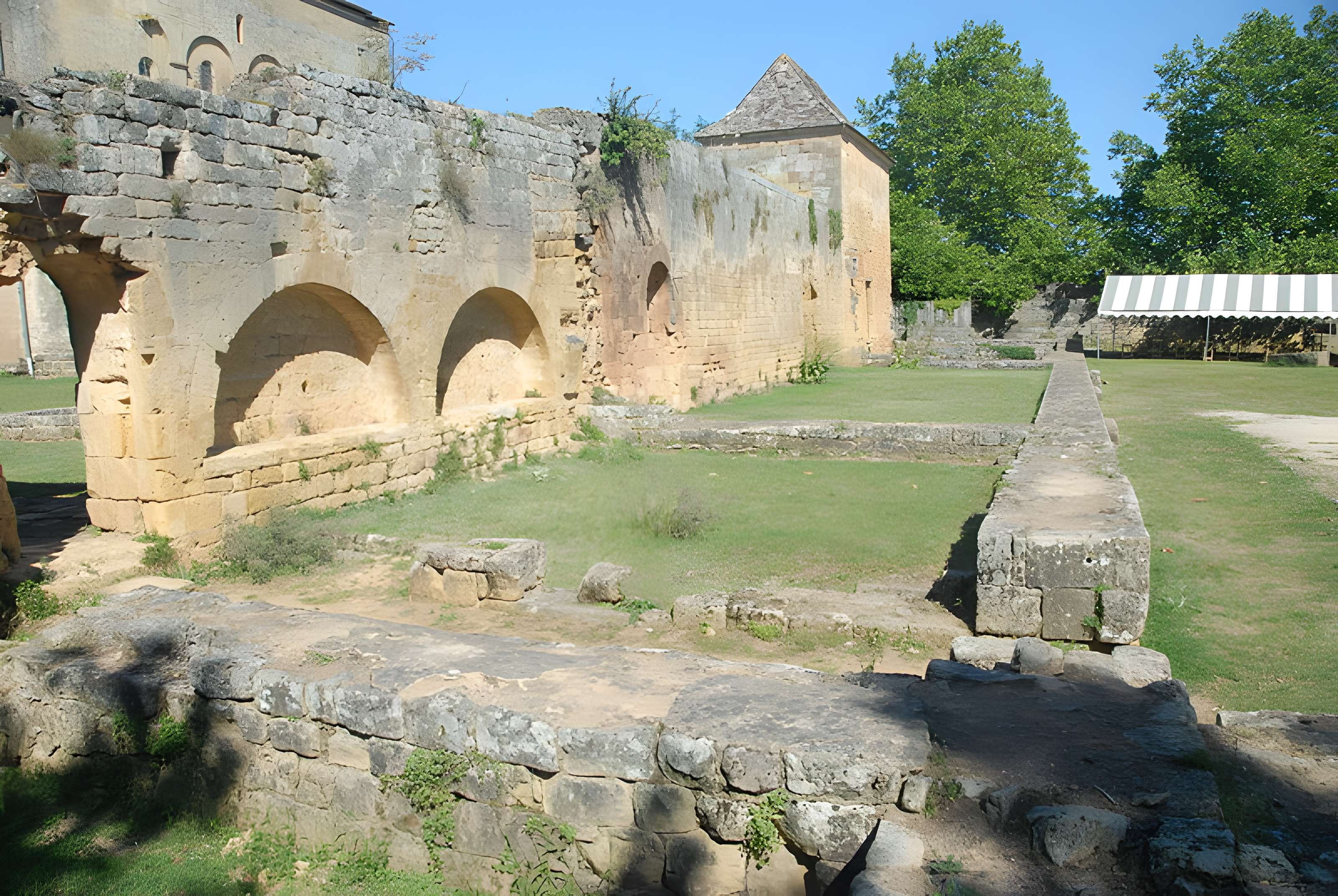 Ancienne Abbaye de Saint-Avit-Sénieur