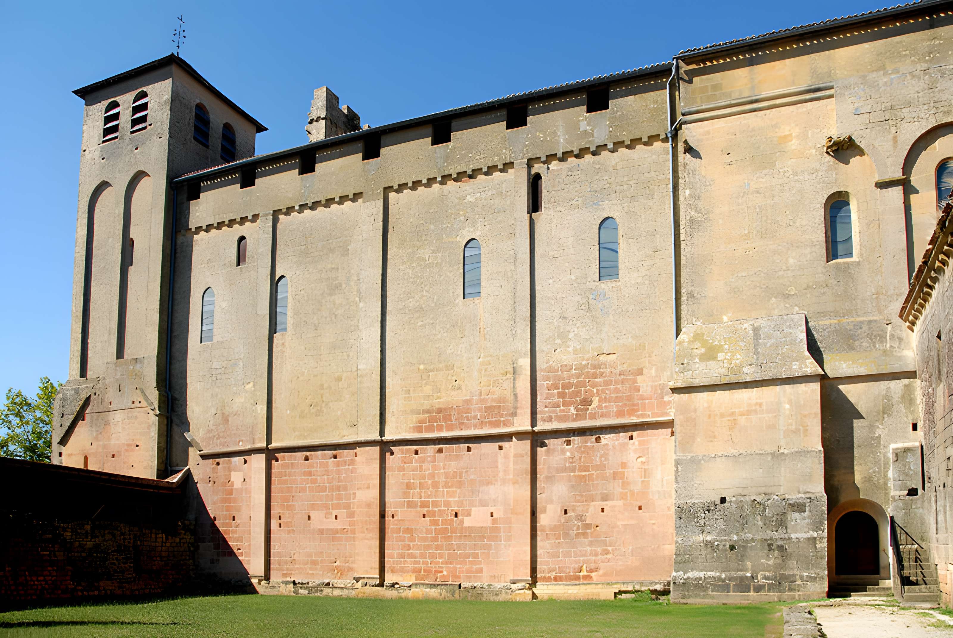 Ancienne Abbaye de Saint-Avit-Sénieur