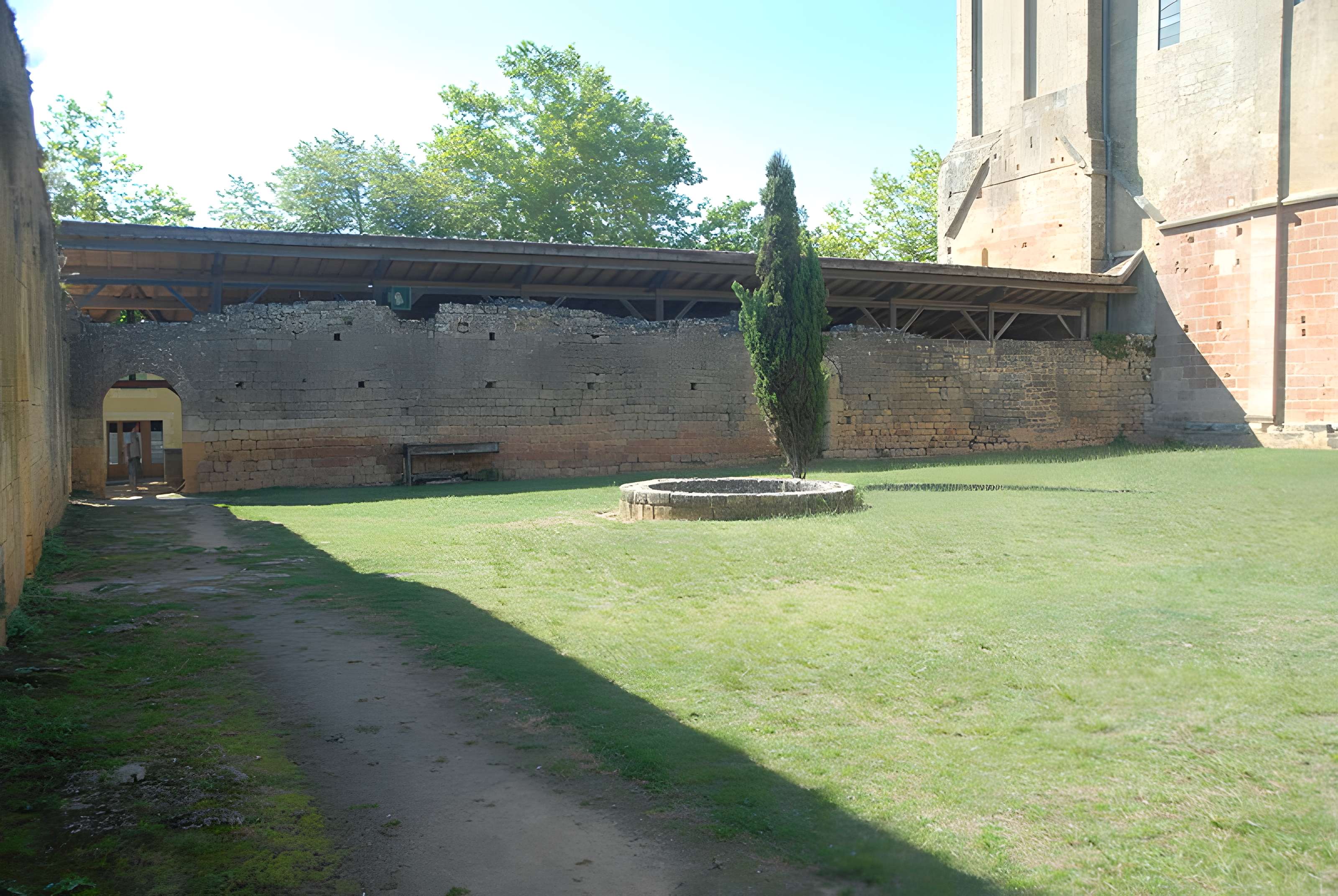 Ancienne Abbaye de Saint-Avit-Sénieur