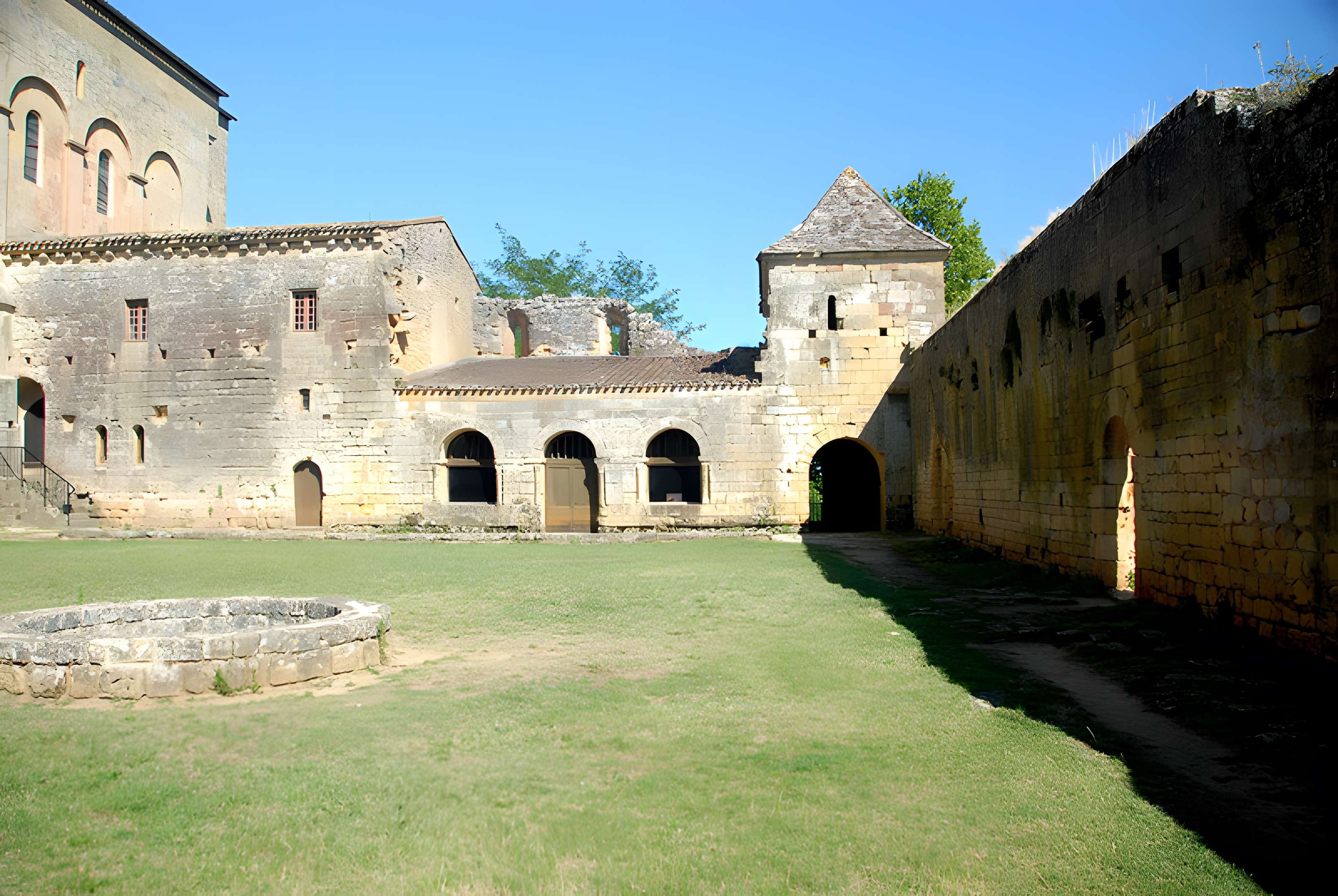 Ancienne Abbaye de Saint-Avit-Sénieur