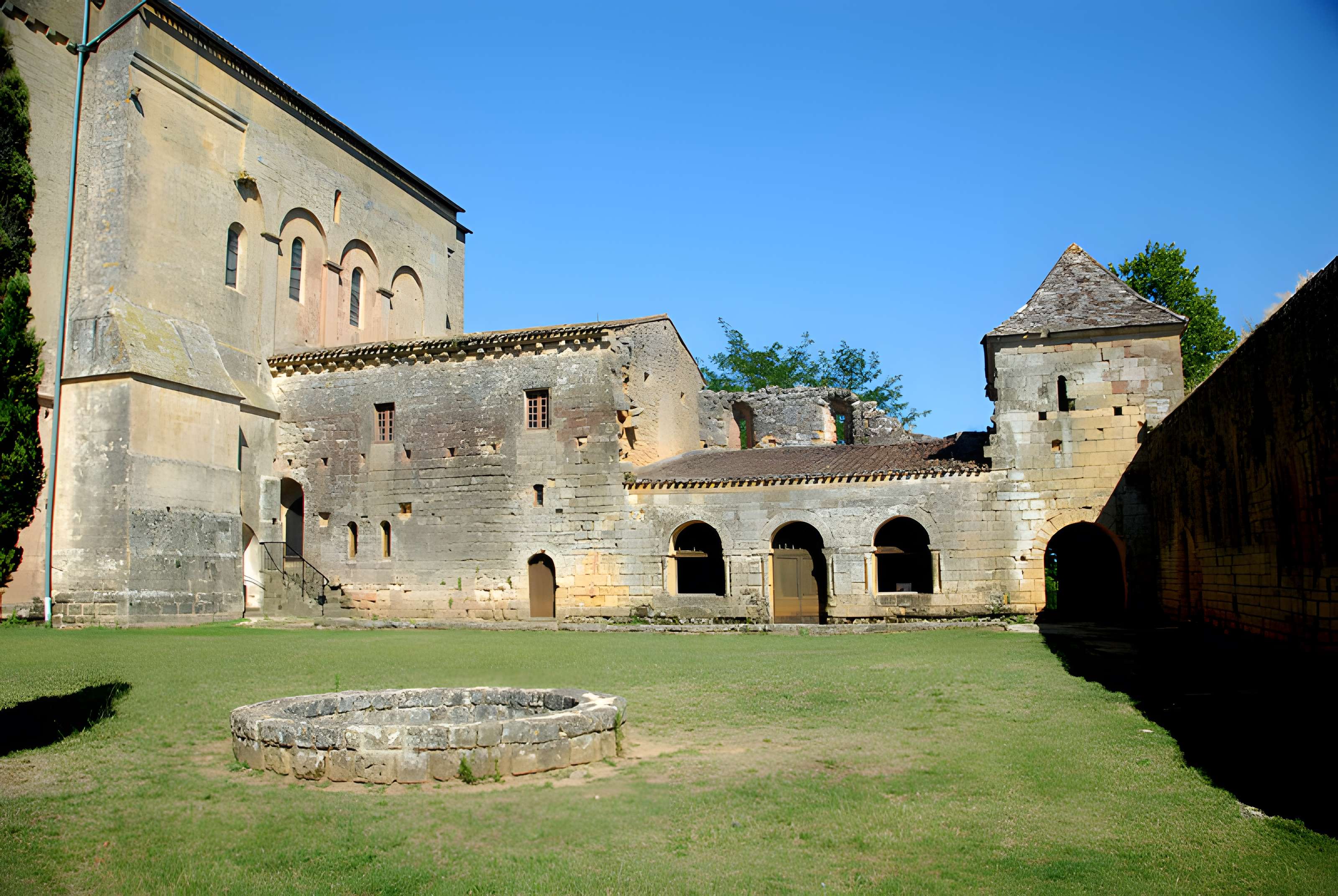 Ancienne Abbaye de Saint-Avit-Sénieur