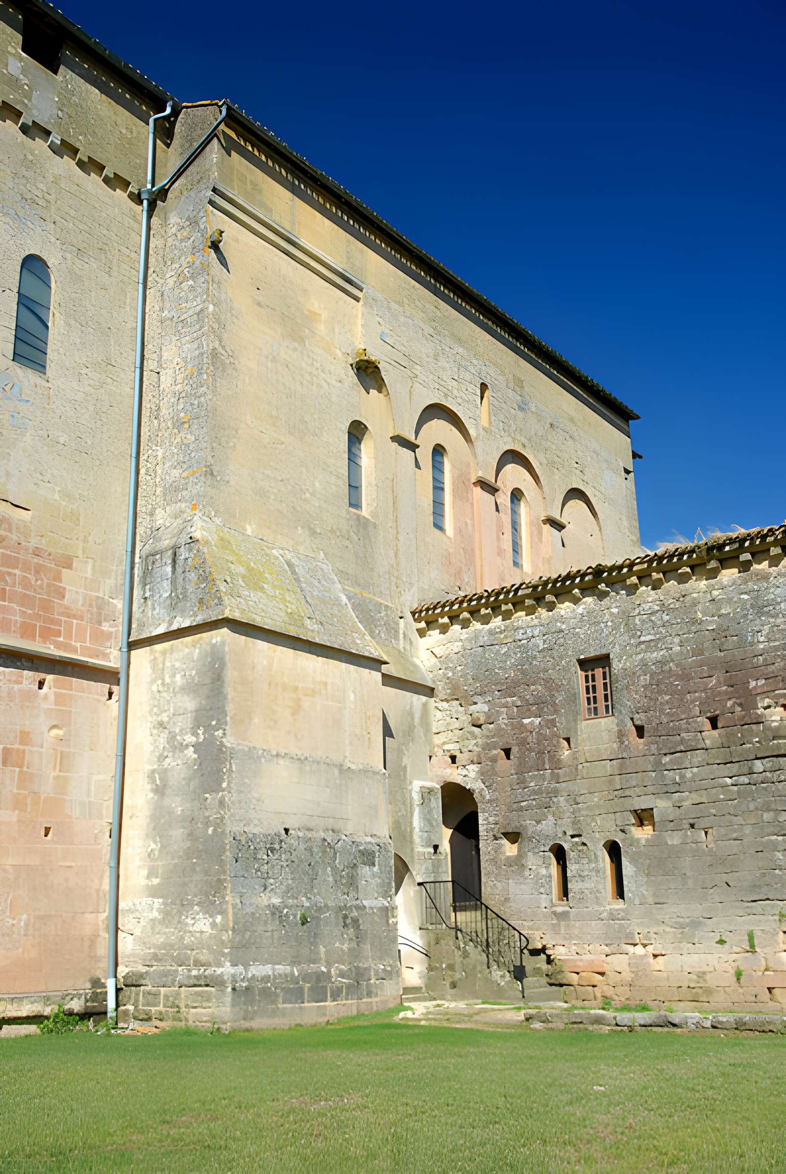 Ancienne Abbaye de Saint-Avit-Sénieur