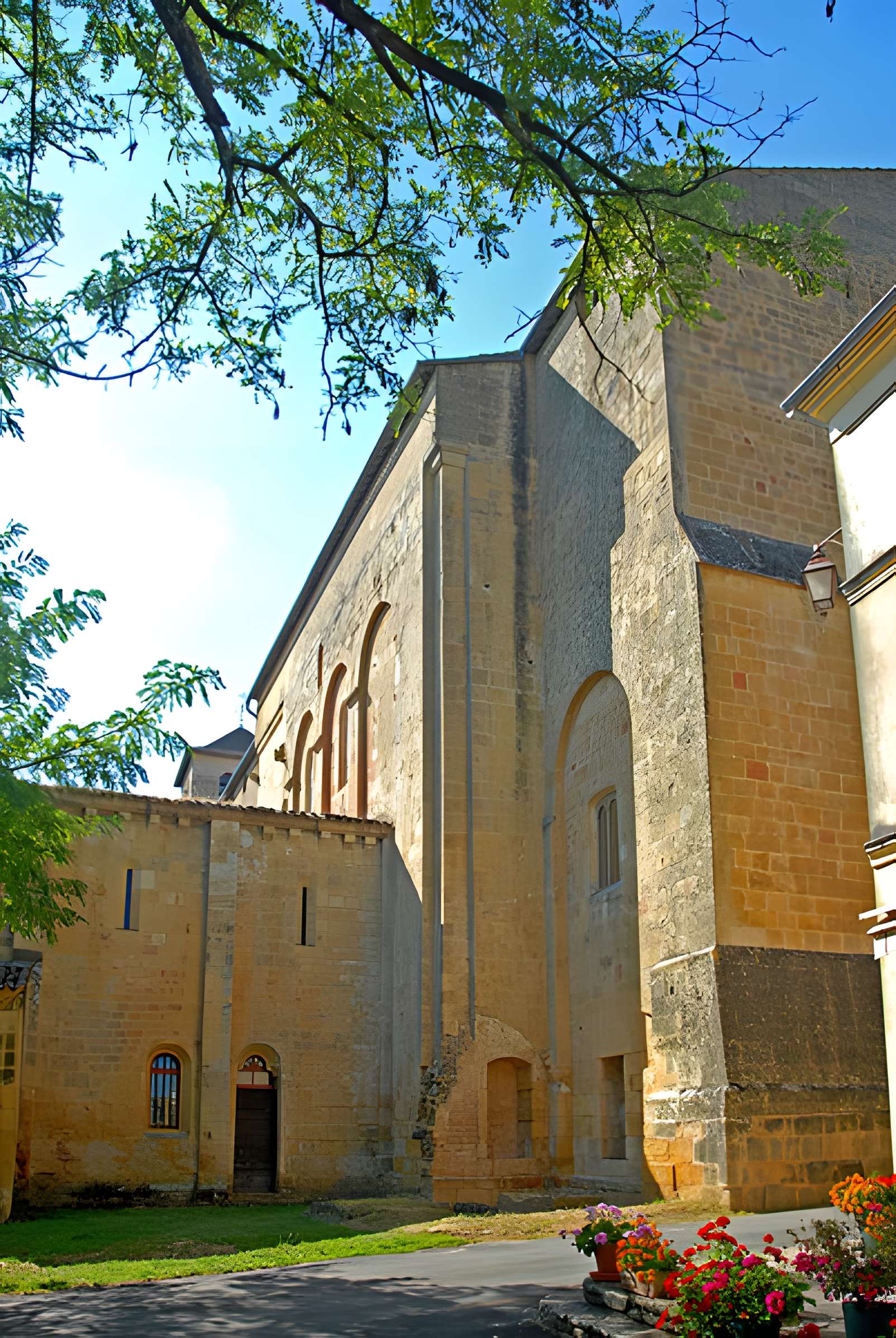 Ancienne Abbaye de Saint-Avit-Sénieur