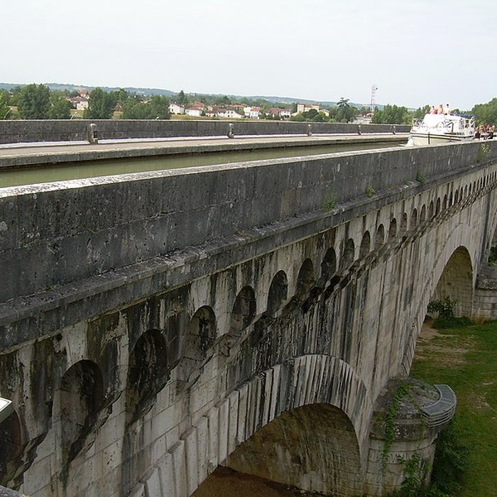 Photo de Pont-canal dAgen sur la Garonne également sur commune du Passage