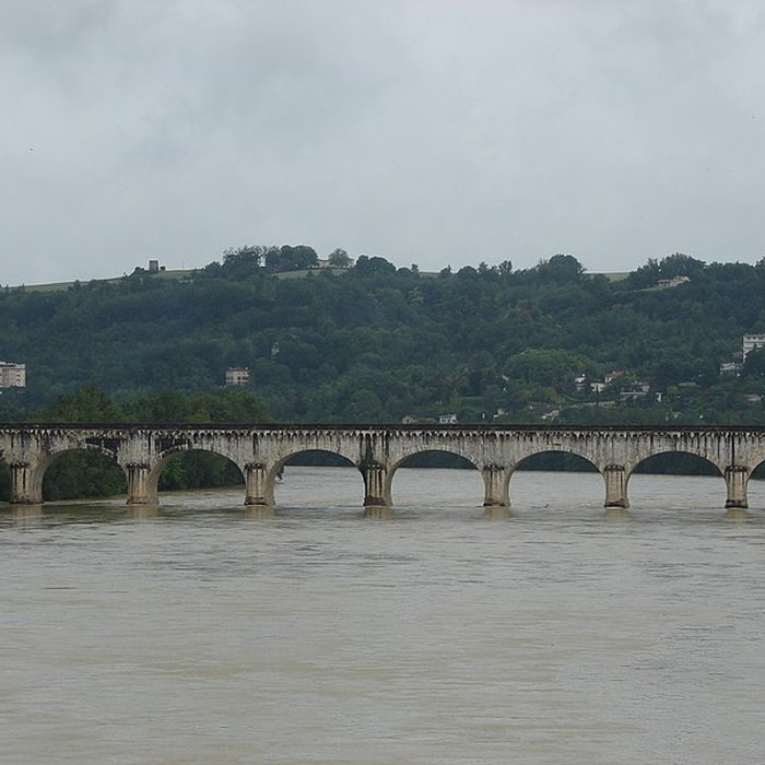 Photo de Pont-canal dAgen sur la Garonne également sur commune du Passage