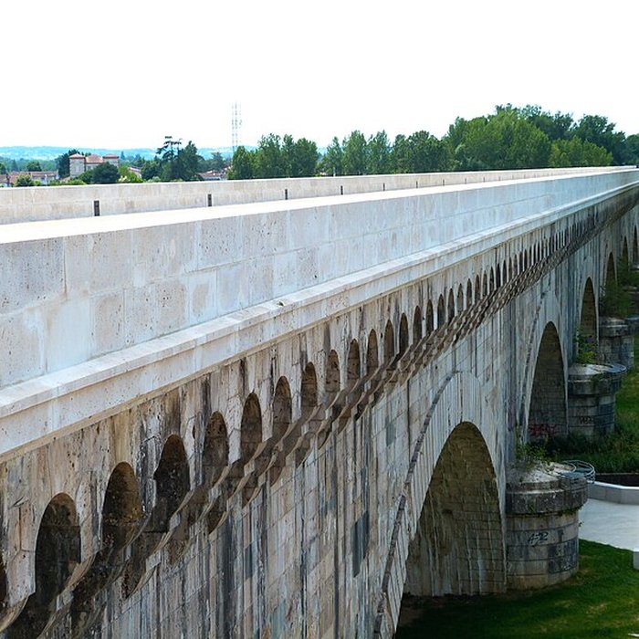 Photo de Pont-canal dAgen sur la Garonne également sur commune du Passage