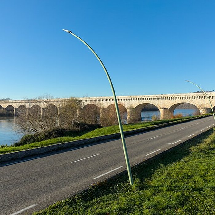 Photo de Pont-canal dAgen sur la Garonne également sur commune du Passage