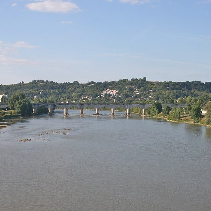 Photo de Pont-canal dAgen sur la Garonne également sur commune du Passage