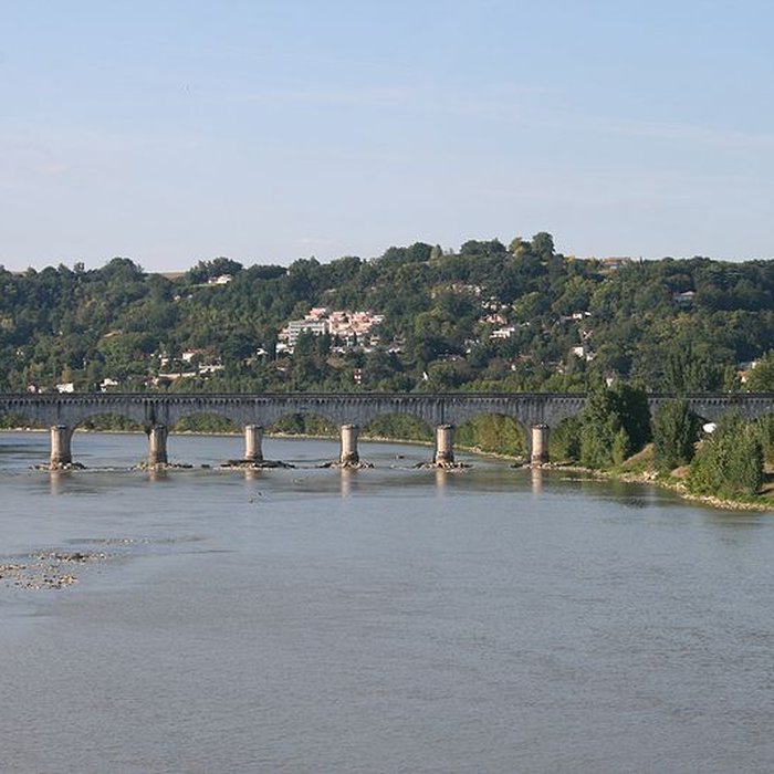 Photo de Pont-canal dAgen sur la Garonne également sur commune du Passage