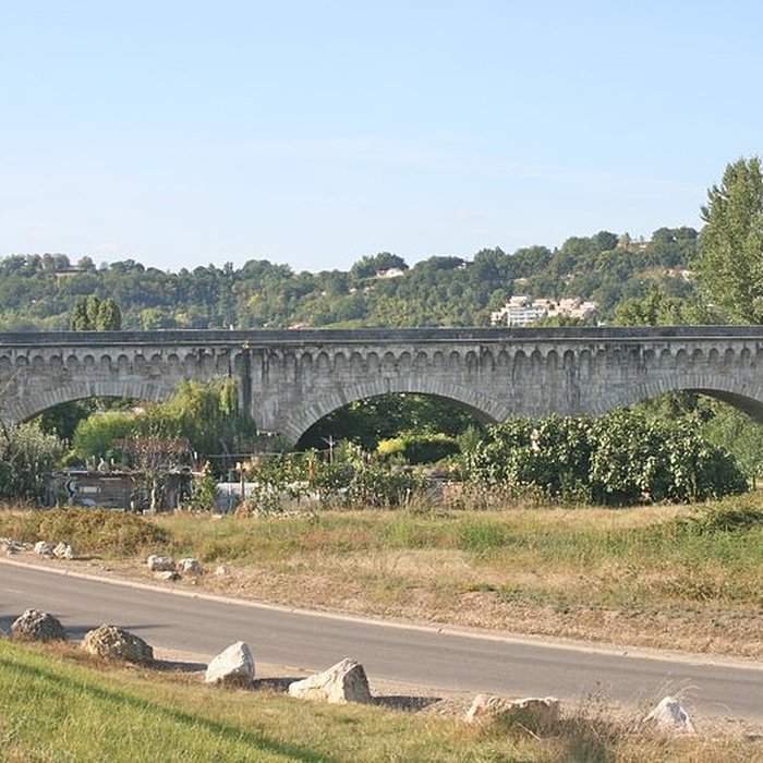 Photo de Pont-canal dAgen sur la Garonne également sur commune du Passage