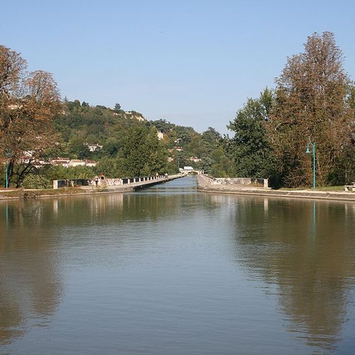 Photo de Pont-canal dAgen sur la Garonne également sur commune du Passage