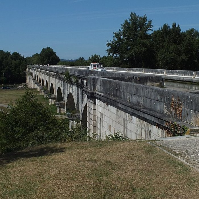 Photo de Pont-canal dAgen sur la Garonne également sur commune du Passage