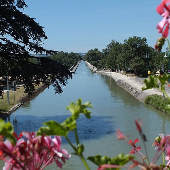 Photo de Pont-canal dAgen sur la Garonne également sur commune du Passage