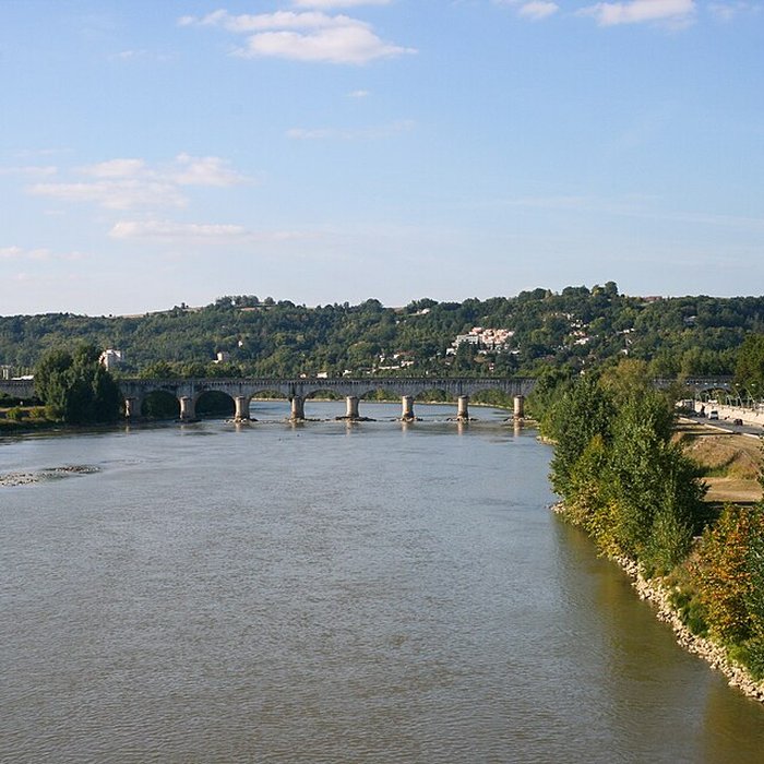 Photo de Pont-canal dAgen sur la Garonne également sur commune du Passage