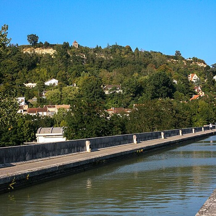 Photo de Pont-canal dAgen sur la Garonne également sur commune du Passage