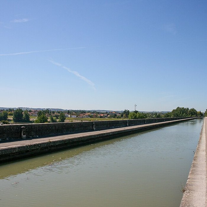 Photo de Pont-canal dAgen sur la Garonne également sur commune du Passage