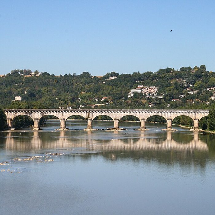 Photo de Pont-canal dAgen sur la Garonne également sur commune du Passage