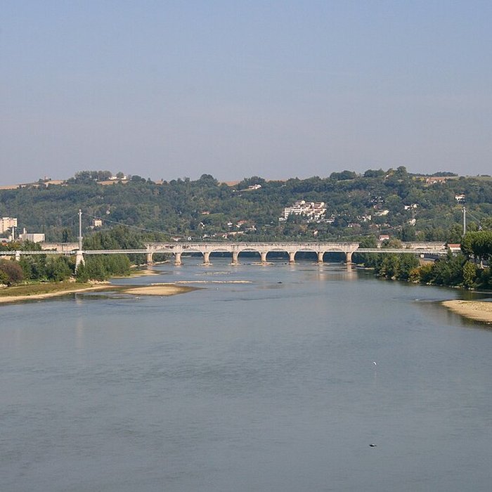 Photo de Pont-canal dAgen sur la Garonne également sur commune du Passage