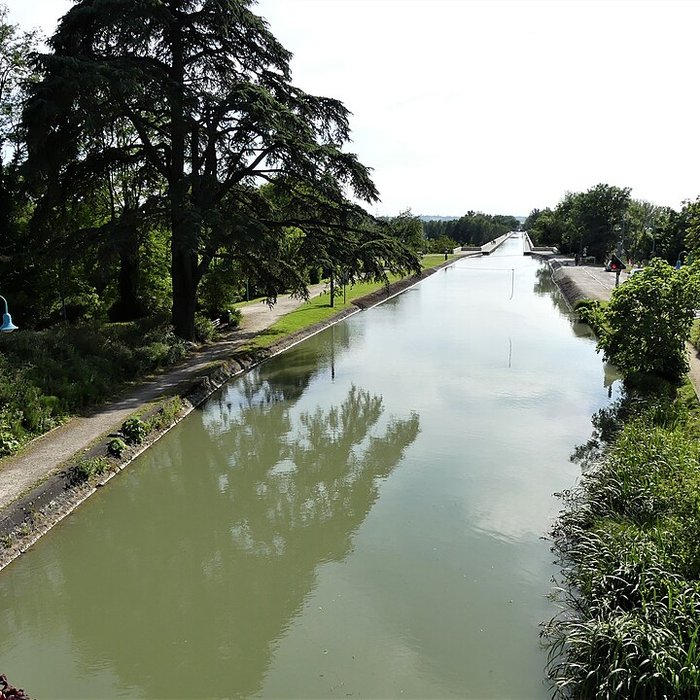 Photo de Pont-canal dAgen sur la Garonne également sur commune du Passage