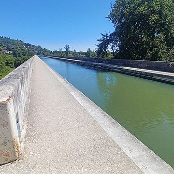 Pont-canal dAgen sur la Garonne également sur commune du Passage