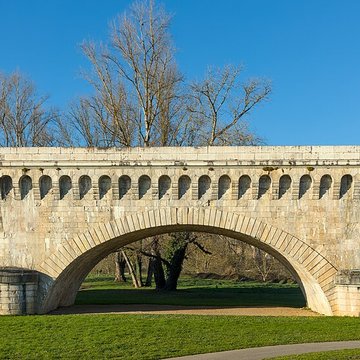 Pont-canal dAgen sur la Garonne également sur commune du Passage