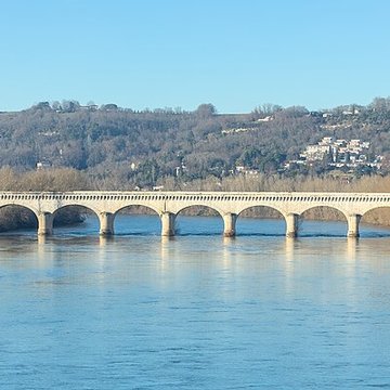 Pont-canal dAgen sur la Garonne également sur commune du Passage