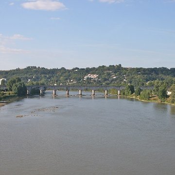 Pont-canal dAgen sur la Garonne également sur commune du Passage