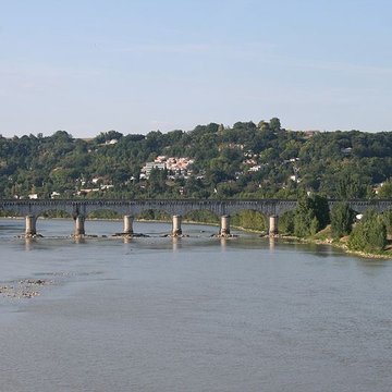 Pont-canal dAgen sur la Garonne également sur commune du Passage