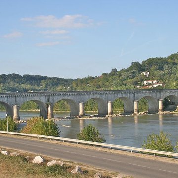 Pont-canal dAgen sur la Garonne également sur commune du Passage