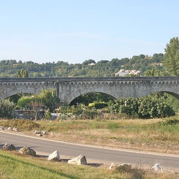 Pont-canal dAgen sur la Garonne également sur commune du Passage