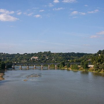 Pont-canal dAgen sur la Garonne également sur commune du Passage