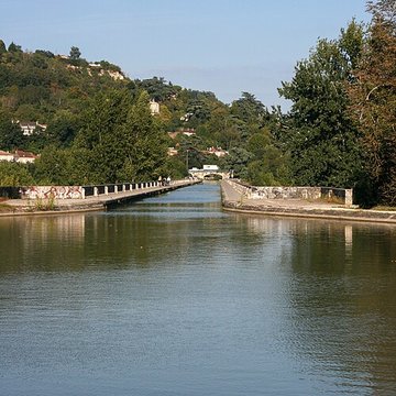Pont-canal dAgen sur la Garonne également sur commune du Passage