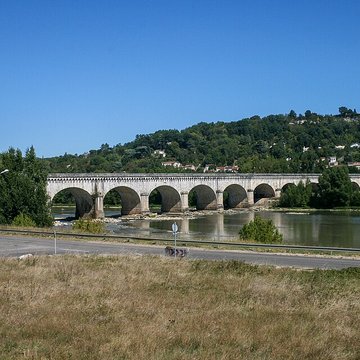 Pont-canal dAgen sur la Garonne également sur commune du Passage