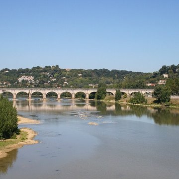 Pont-canal dAgen sur la Garonne également sur commune du Passage