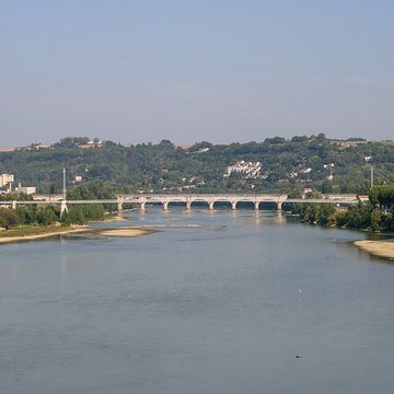 Pont-canal dAgen sur la Garonne également sur commune du Passage